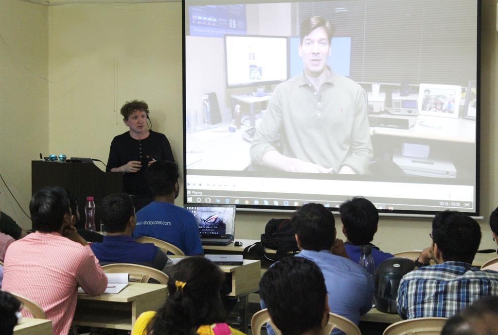 Magnus delivering his session